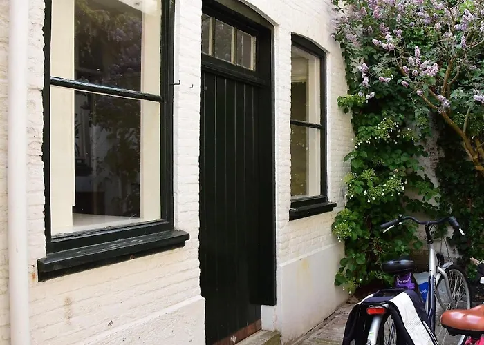 Charming Tiny House La Haya