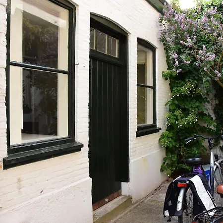 Charming Tiny House The Hague